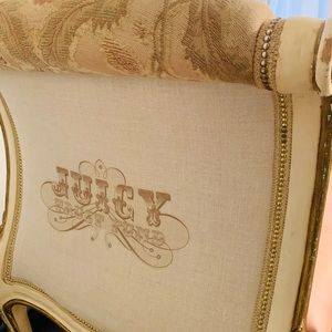 Juicy Couture Chaise Lounge 200 OBO